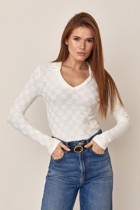 Молочный трикотажный лонгслив ÁRTMON с V- образным вырезом горловины